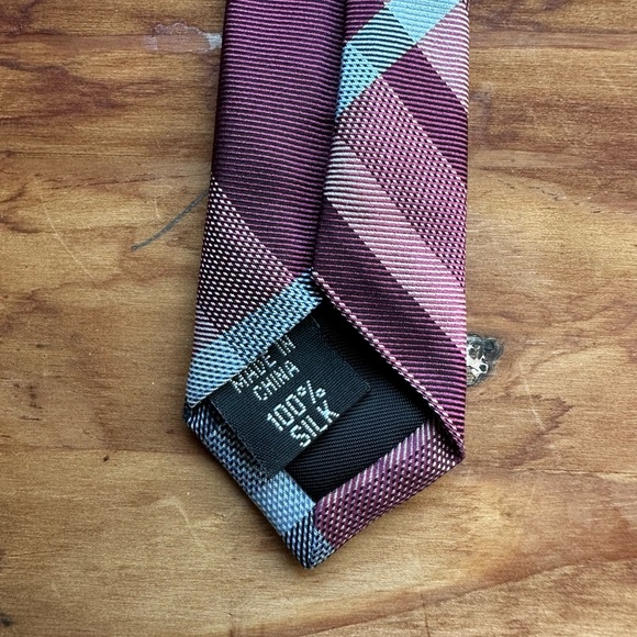 Kenneth Cole Elegant Plaid Men's Tie in Burgundy and Blue - Picture 2 of 4